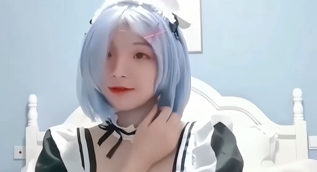 女仆装骚穴塞水晶棒 疯狂自慰喷水内射海报